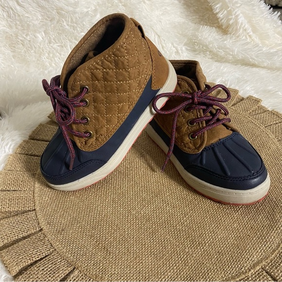 OshKosh B'gosh Other - OshKosh B’gosh Boys Tarin Ankle Boots with durable traction and Duck Toe Size 1